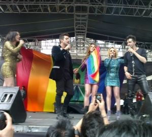 Read more about the article OV7 fecha com chave de ouro Marcha Gay no México
